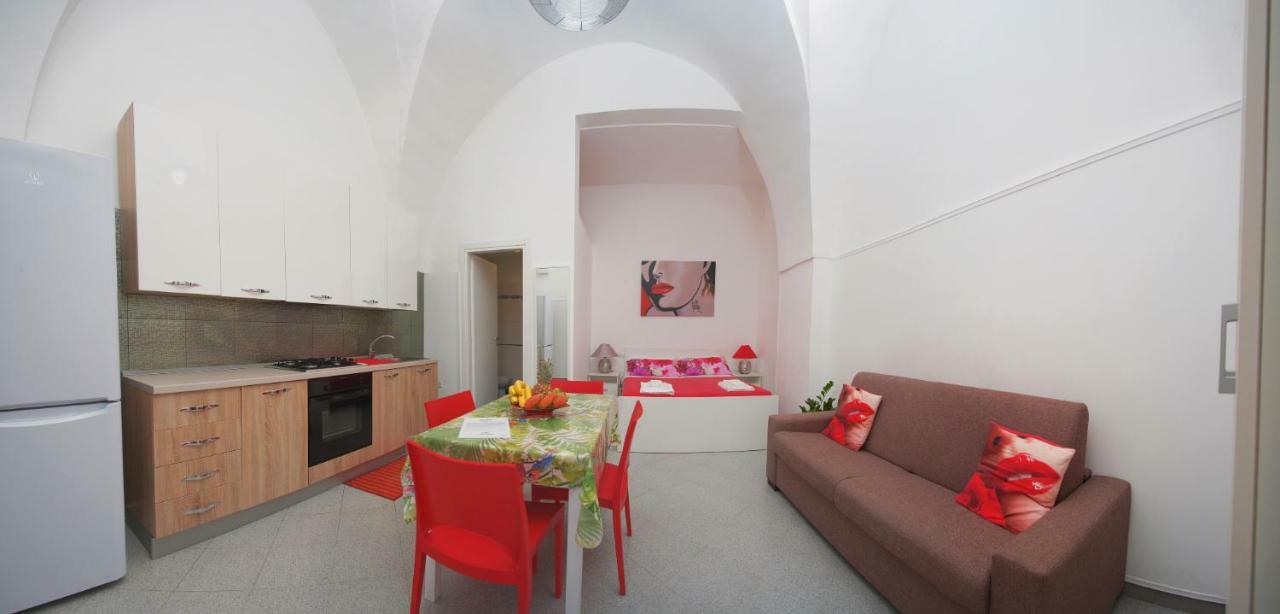 Eolo Casa Vacanze Torre Lapillo Bagian luar foto