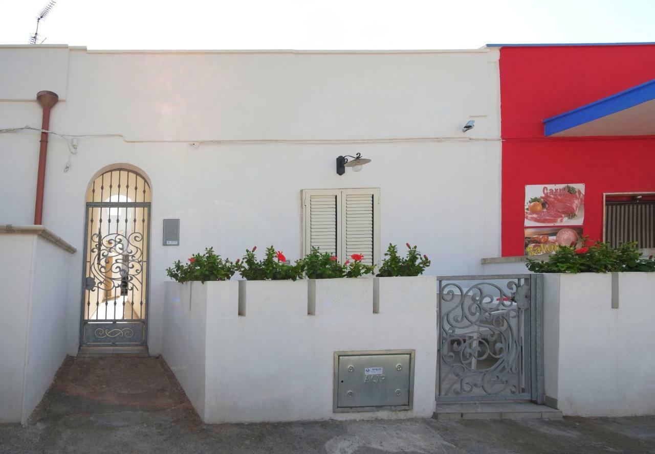 Eolo Casa Vacanze Torre Lapillo Bagian luar foto
